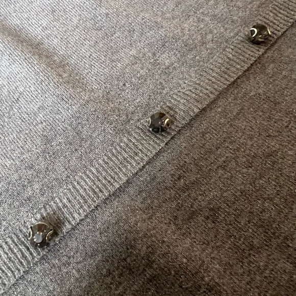 Cashmere sz L, grey, long sleeve, pullover sweater w/jeweled buttons accessory. - Picture 7 of 9